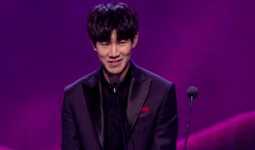 借底角射手 借底角射手