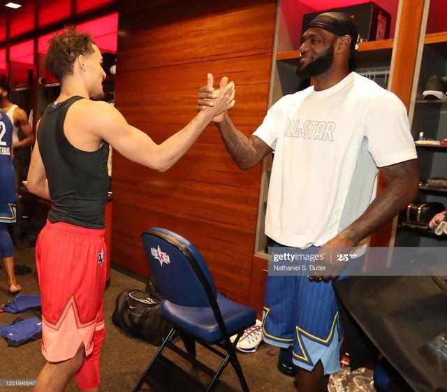 看起来很忙 看起来很忙