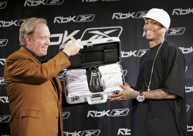 前场出球被 前场出球被